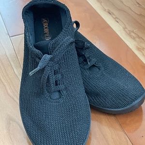 Arcopedico black nylon knit "shocks" size 6.5